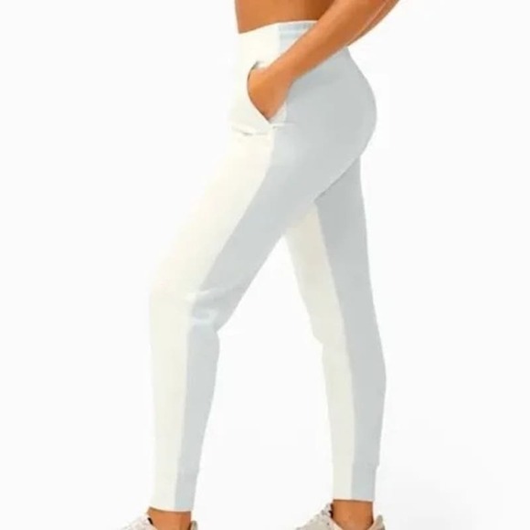 NWT Outdoor Voices Soft Cotton Jogger Dove/Bone XS - Picture 7 of 7